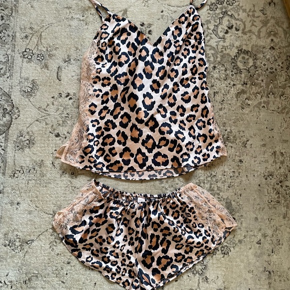 Victoria’s Secret Leopard Pajamas Set XS - Picture 2 of 5